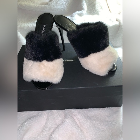 Dolce & Gabbana Keira Colorblock Faux Fur Slide Sandal (7US/37EU; NERO/AVORIO) - Picture 1 of 10
